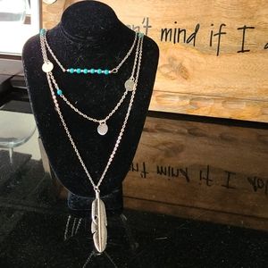 Silver feather layer necklace